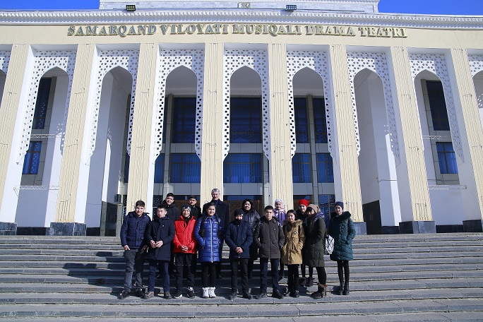 Творческая встреча в Самаркандском областном драматическом театре.