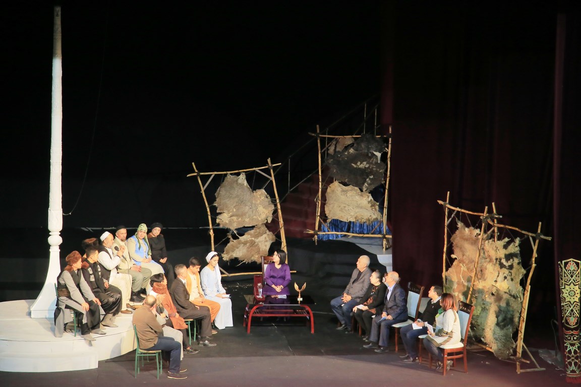 В Самаркандском областном театре музыкальной драмы поставили «Лавину» (психологическая драма). и «Король Лир» (классическая трагедия)