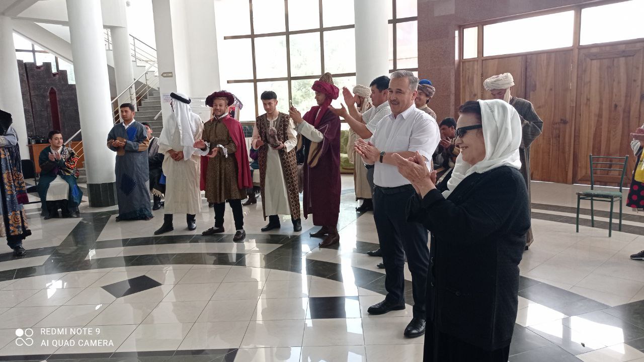 On the occasion of the International Dance Day, the theater's director Iskandar Sultanov and famous actors congratulated the dance troupe led by the theater's chief choreographer Madina Ergasheva and wished them success in their future endeavors.