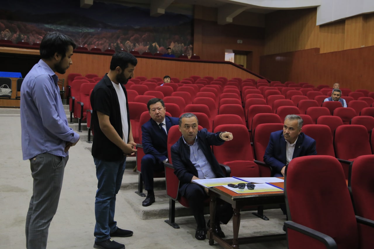 Накануне Курбан-Байрам первый заместитель министра культуры Республики Узбекистан Баходир Ахмедов посетил Самарканд и ознакомился с уровнем подготовки в театрах.
